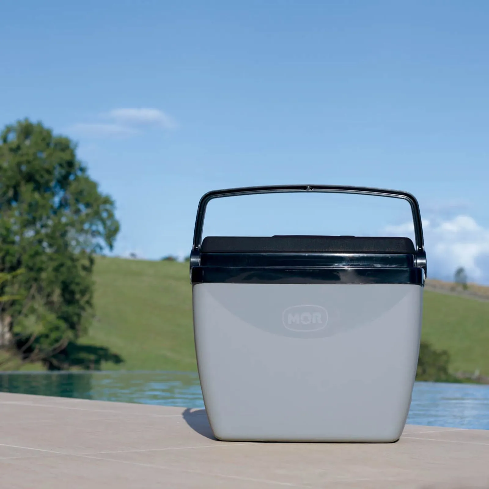 CAIXA TERMICA 34L CINZA C PRETO(1)