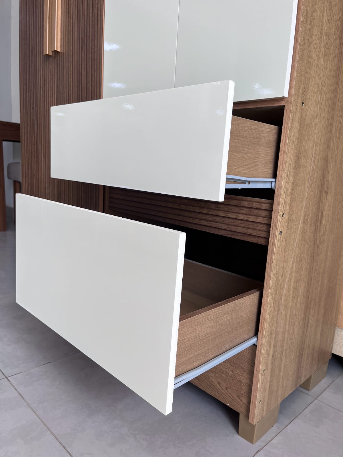 GUARDA ROUPA IDEAL PLUS 4 PTAS 2023 NATURE/BRISA/CHAMPANHE